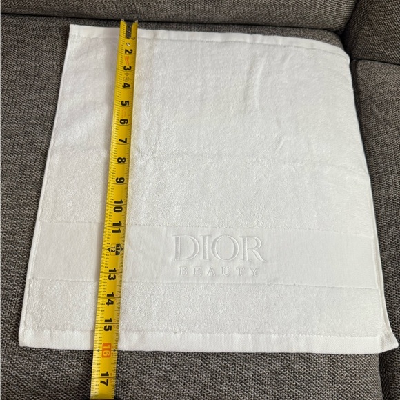 DIOR Prestige Lifestyle Set White Vanity Pouch Cotton Face Towel - Picture 13 of 16